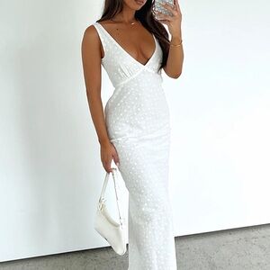 White Fox Boutique White Sleeveless V-Neck Maxi Dress Lace